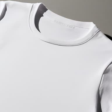Classic White Tee - Timeless Style and Comfort - Imagem 3